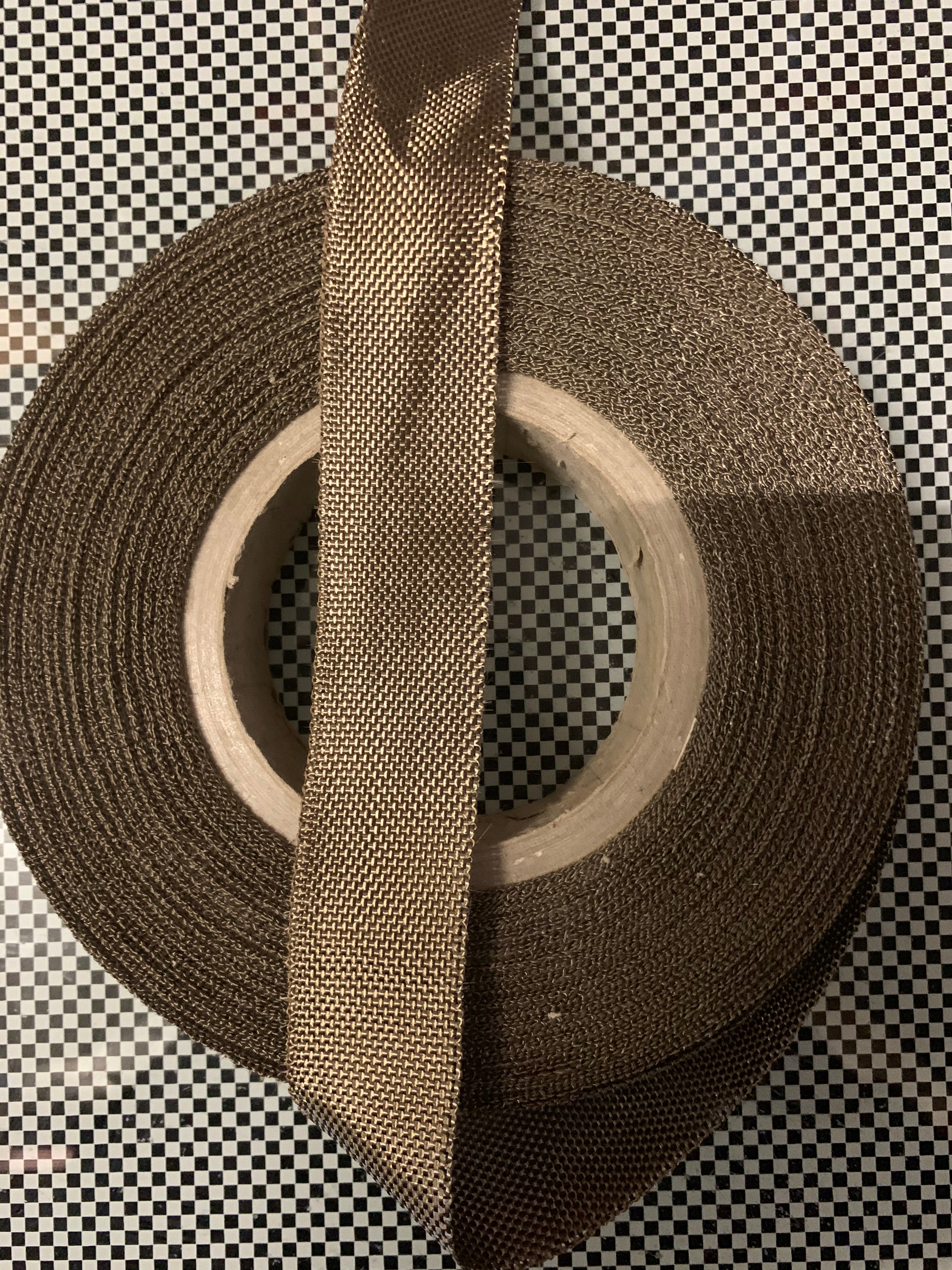 Basalt Band 30 mm 11,3 g/m 370 q/qm, Dicke 0,21 mm, eine Kante braunesPP-Garn